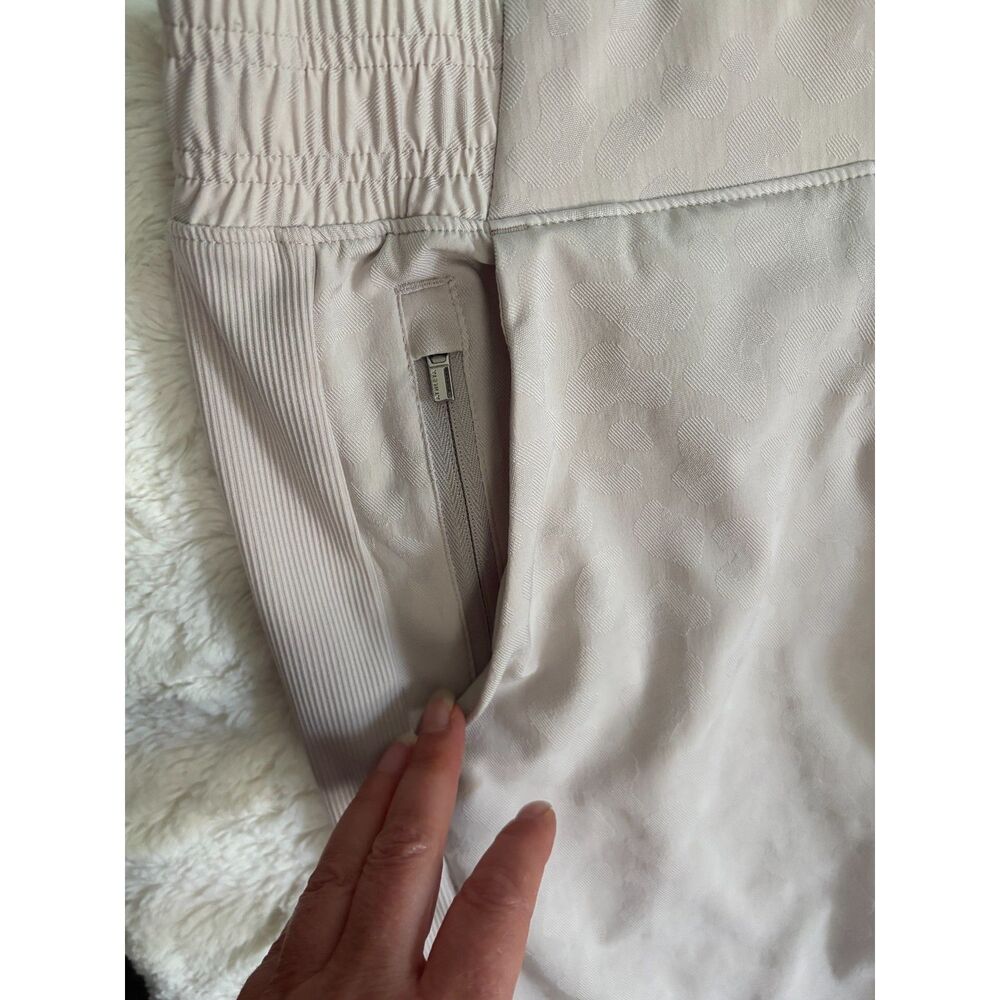 Athleta Brooklyn Textured Joggers Size 10 Beige Light Gray Pull On Travel Pants - Picture 6 of 9